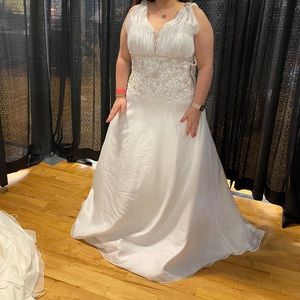 Never Been Worn Wedding Dress